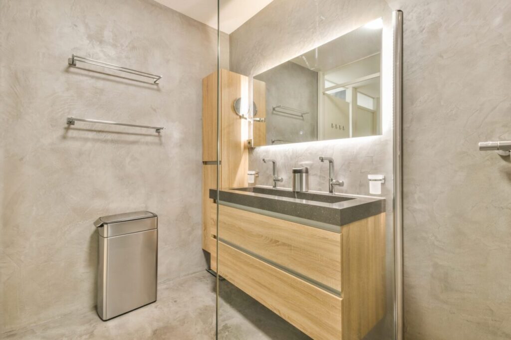 Attacchi lavabo fuori asse con mobile sospeso: come correggerli senza perdite