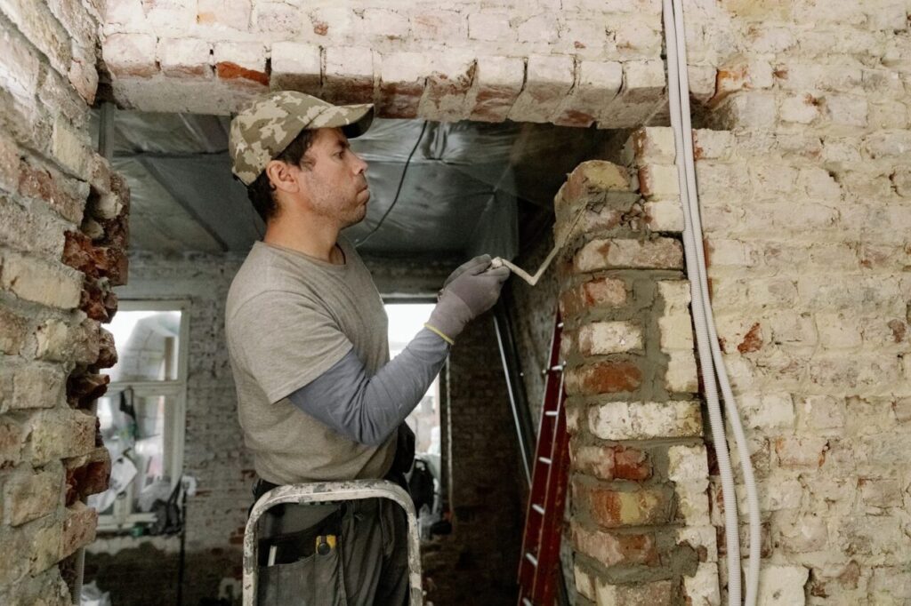 Cappotto interno su muri in pietra umidi: quando funziona e come progettalo