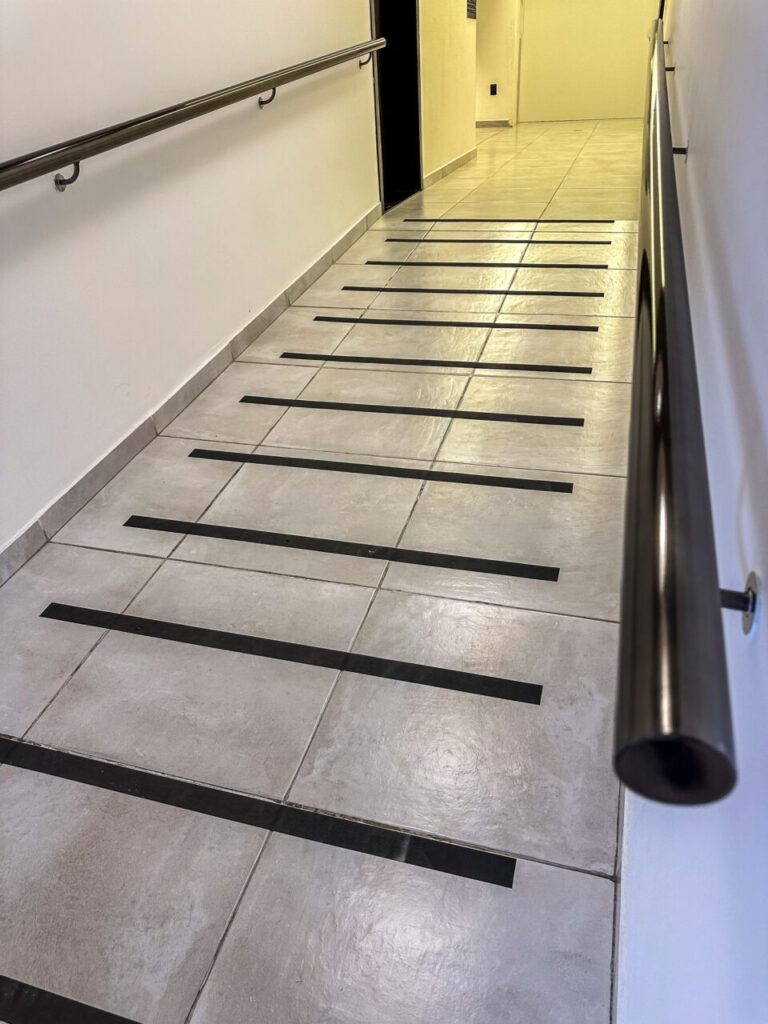 Come raccordare pavimenti di altezze diverse senza gradini?