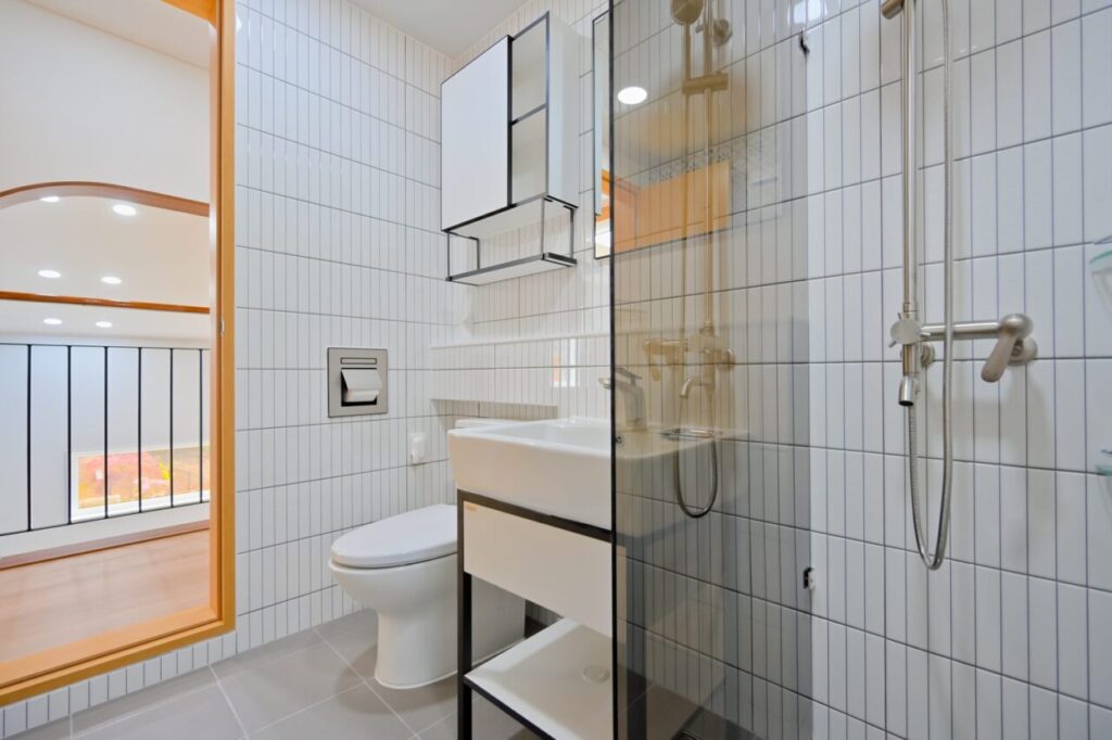 Come rivestire un bagno di servizio resistente a fango, urti e lavaggi
